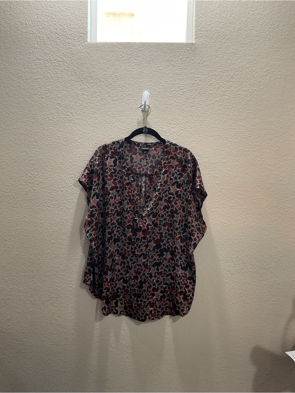 torrid Star-Print Short Sleeve Blouse - Black & Rust
